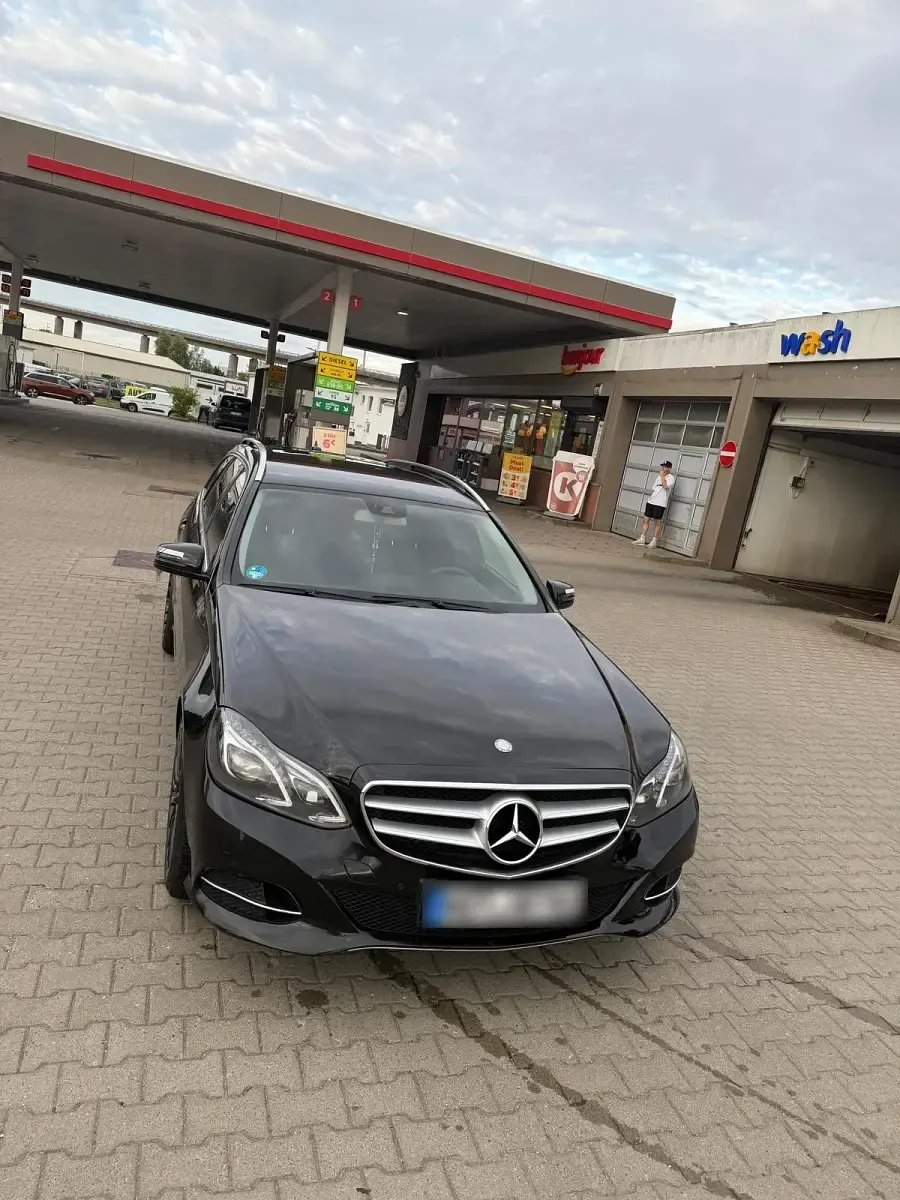 Gebraucht Mercedes E220 170 PS (125 kW) 2013 Schwarz Kombi
