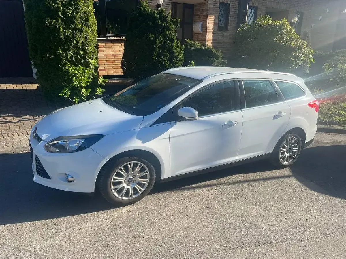 Usado Ford Focus Ambiente 129 HP (94 kW) 2012 Branco Carrinha