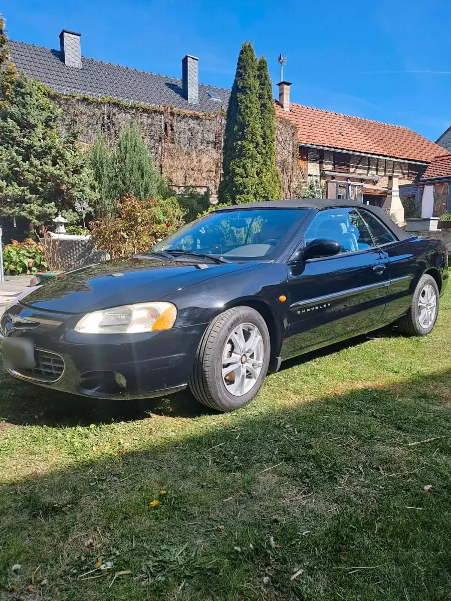 Second-hand Chrysler Sebring Cabriolet 120 CP (88 kW) 2001 Negru Cabrio