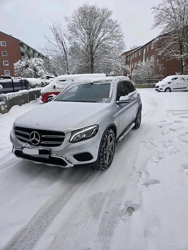 Gebraucht Mercedes GLC250 211 PS (155 kW) 2017 Silber Limousine