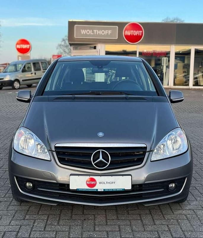 Mountaingrau met. Gebraucht 2010 Mercedes A160 Classic Limousine | 5.900 € (Etwas zu teuer) - Bild 1/4