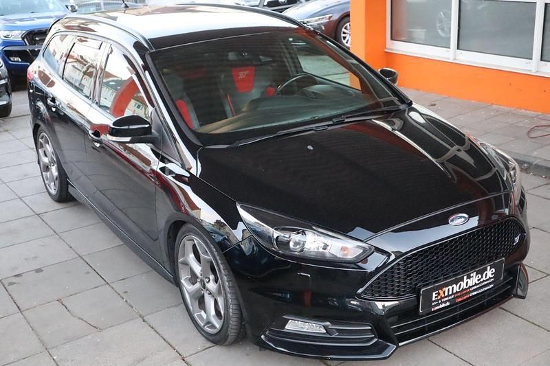 Używany Ford Focus ST 250 KM (183 kW) 2017 Czarny Kombi