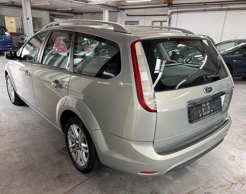 Gebraucht Ford Focus Ghia 115 PS (84 kW) 2009 Grau Kombi