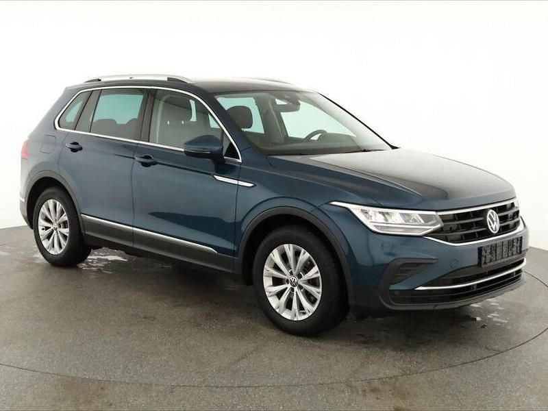 Gebraucht VW Tiguan Life 150 PS (110 kW) 2022 Blau SUV