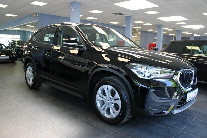 Schwarz ii Gebraucht 2022 BMW X1 Advantage SUV | 22.980 € (Guter Preis) - Bild 1/4