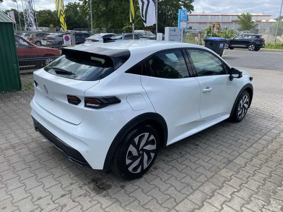 Neu Renault Clio V Evolution 114 PS (83 kW) 2026 Arktisweiß Limousine