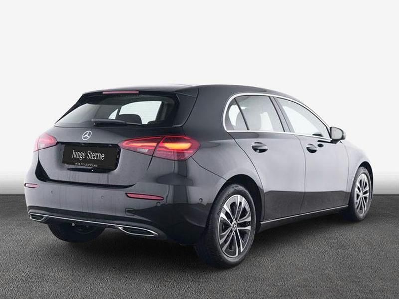 Gebraucht Mercedes A200 Advanced 163 PS (119 kW) 2024 Schwarz Limousine