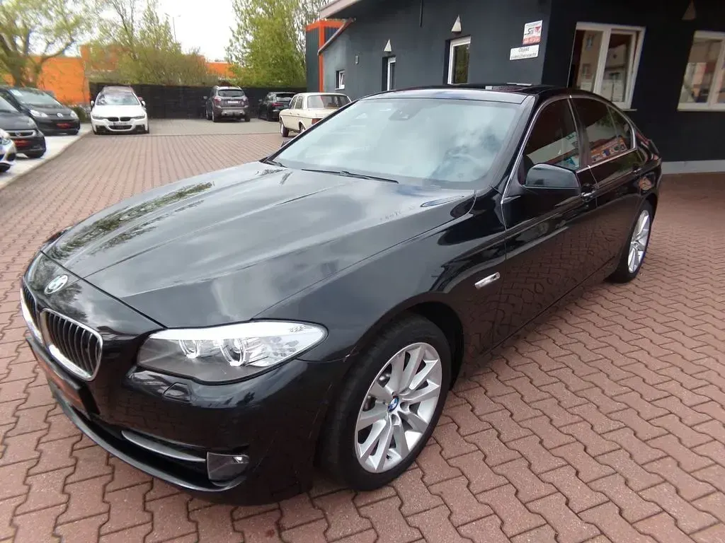Käytetty BMW 525 Performance 204 HP (150 kW) 2011 Musta Sedan