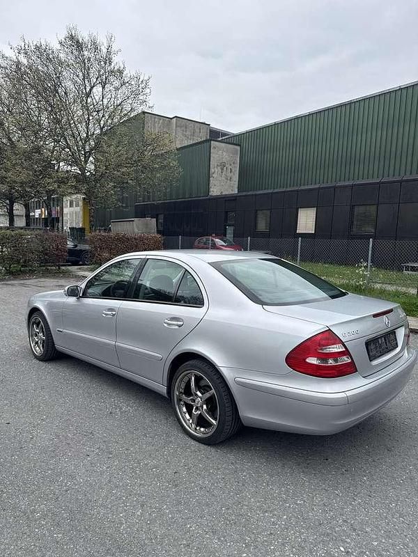 Usado Mercedes E200 Classic 163 CV (119 kW) 2005 Berlina
