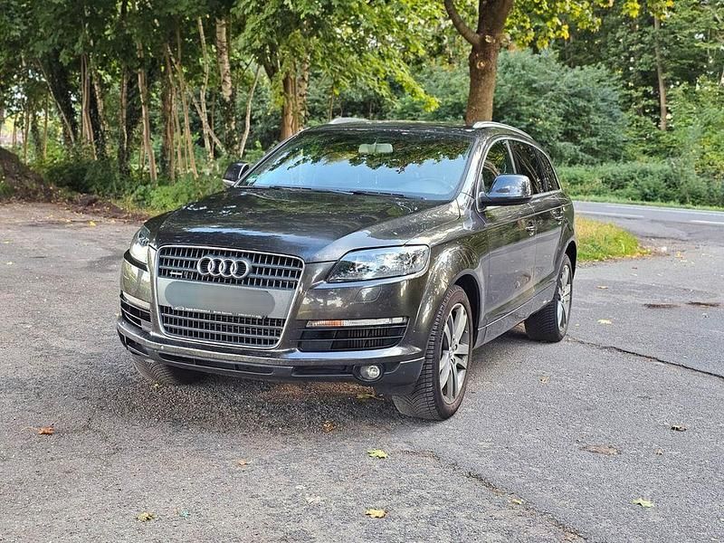 Grau Gebraucht 2007 Audi Q7 Design SUV | 9.500 € (Fairer Preis) - Bild 1/4
