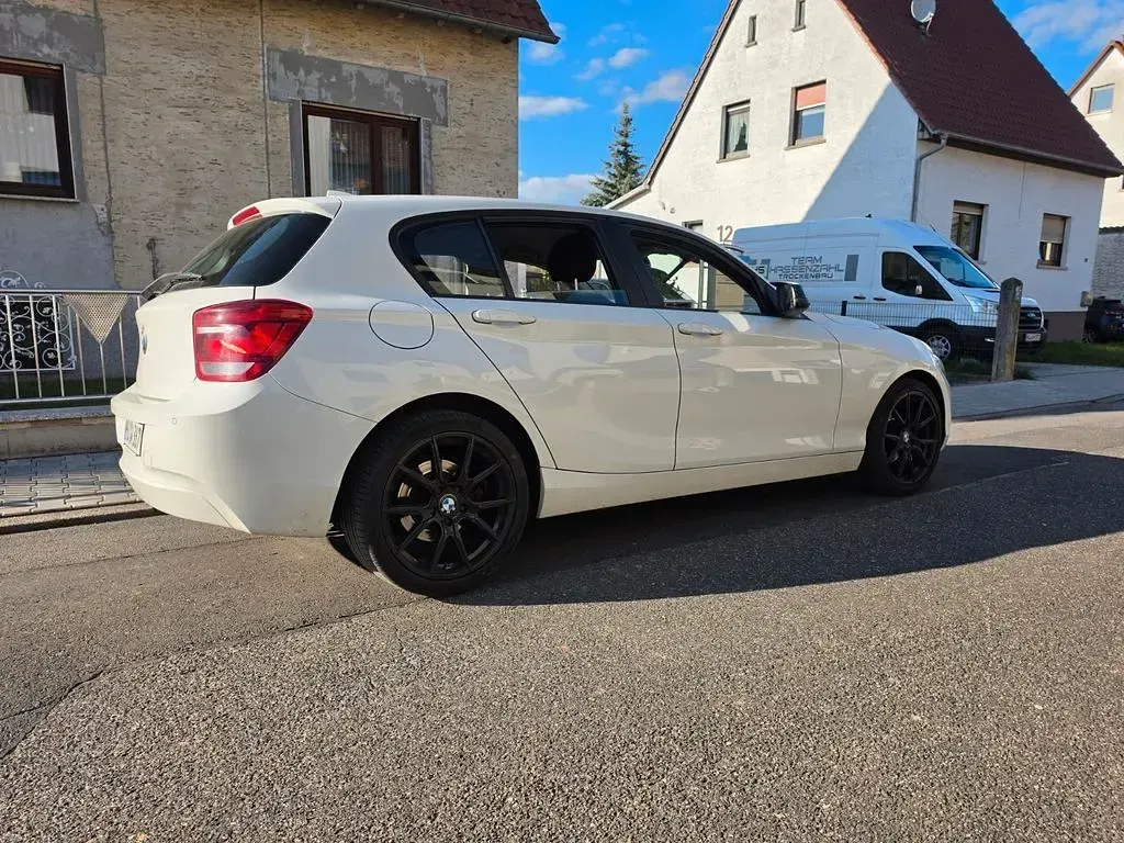 Gebraucht BMW 114 102 PS (75 kW) 2012 Weiß Kleinwagen