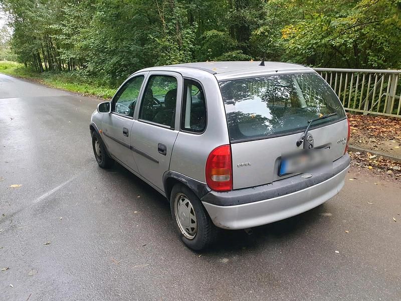 Silber Gebraucht 1999 Opel Corsa Limousine | 599 € (Superpreis) - Bild 1/4