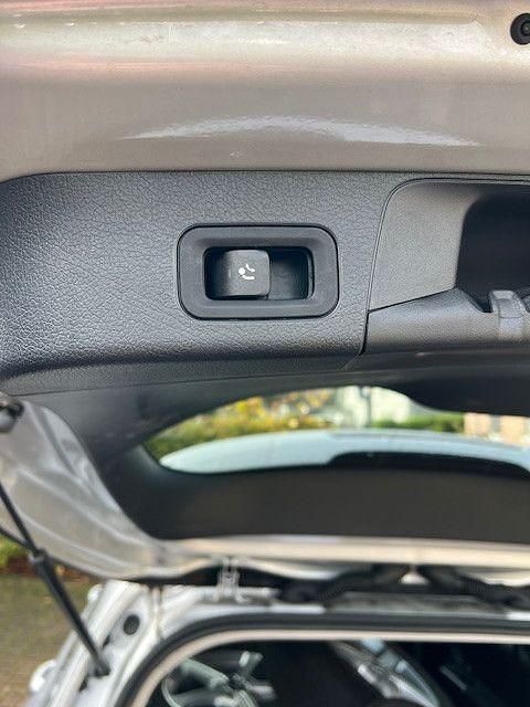 Silber Gebraucht 2023 Mercedes GLB200 SUV | 34.500 € (Superpreis) - Bild 1/4