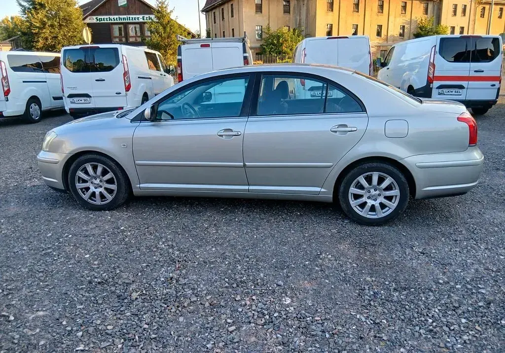 Gebraucht Toyota Avensis Sol 129 PS (94 kW) 2005 Silber Limousine