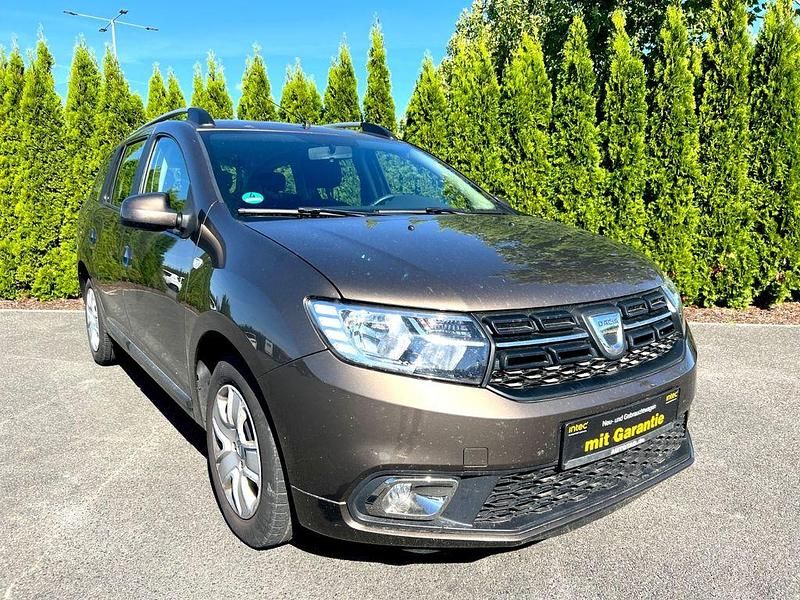 Braun Gebraucht 2017 Dacia Logan Lauréate Limousine | 7.890 € (Fairer Preis) - Bild 1/4