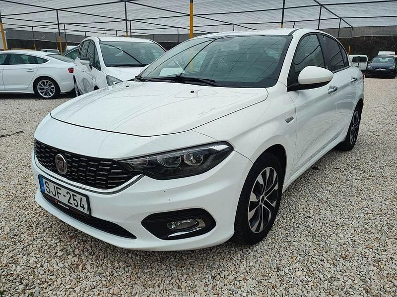 Weiß Gebraucht 2020 Fiat Tipo Lounge Limousine | 9.499 € (Fairer Preis) - Bild 1/4