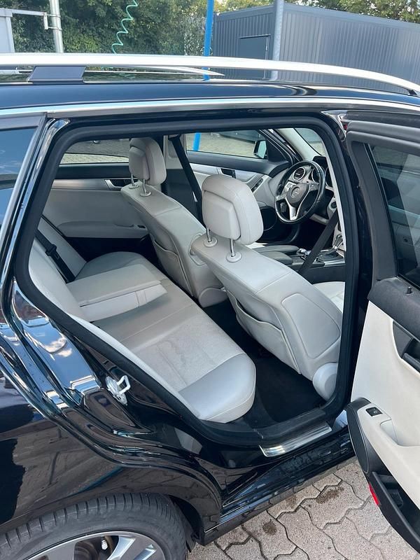 Gebraucht Mercedes C300 231 PS (169 kW) 2012 Beige Kombi