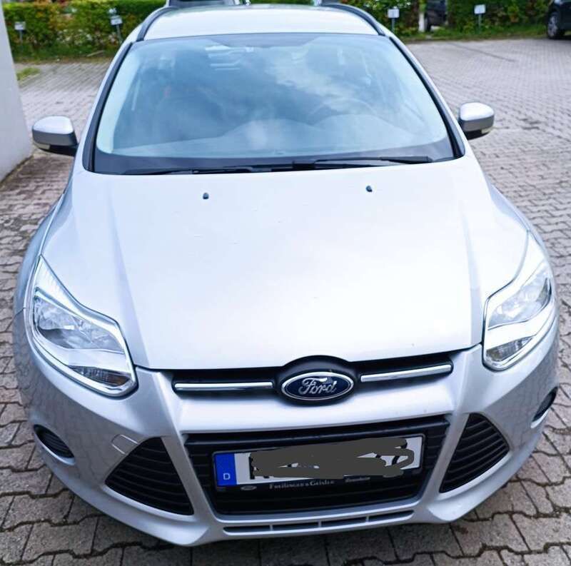 Silber Gebraucht 2011 Ford Focus Ambiente Kombi | 4.500 € (Guter Preis) - Bild 1/4