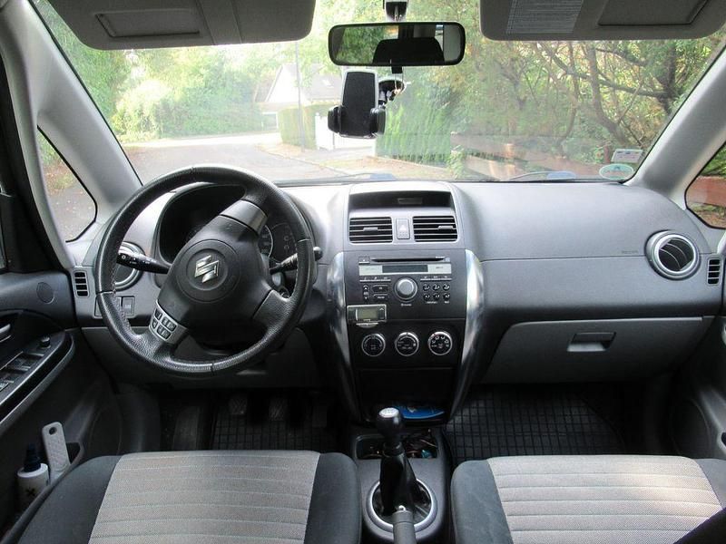 Gebraucht Suzuki SX4 Comfort 107 PS (78 kW) 2008 Silber Limousine