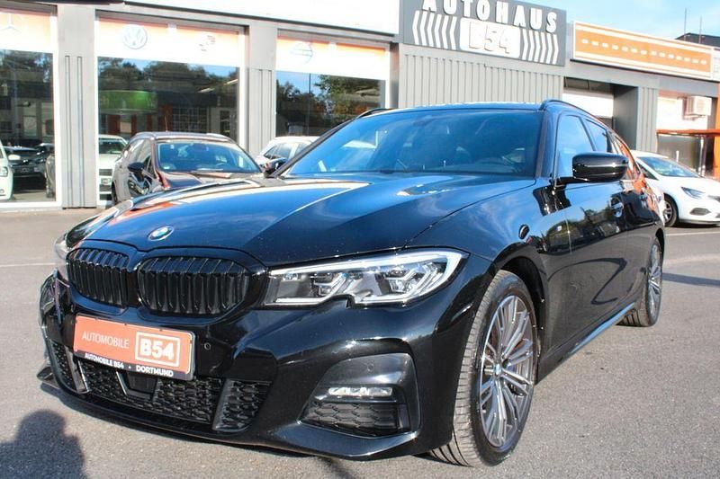 Saphirschwarz Gebraucht 2022 BMW 318 M Sport Kombi | 24.991 € (Guter Preis) - Bild 1/4