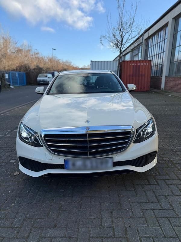 Andere farben Gebraucht 2019 Mercedes E200 Limousine | 9.899 € - Bild 1/4