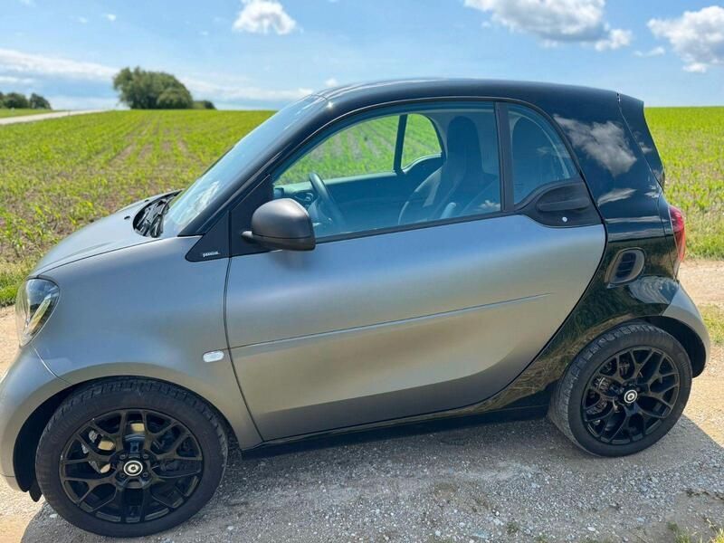 Grau Gebraucht 2019 Smart ForTwo Coupé Coupé | 13.900 € (Fairer Preis) - Bild 1/2