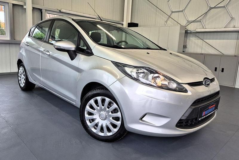 Silber Gebraucht 2011 Ford Fiesta Trend Kleinwagen | 4.290 € (Etwas zu teuer) - Bild 1/4