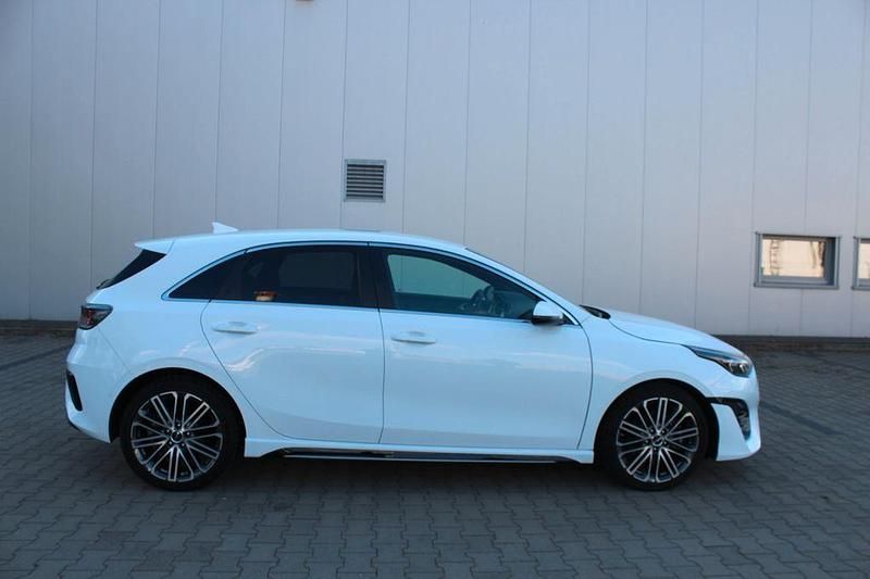 Gebraucht Kia Ceed GT GT-Line 160 PS (117 kW) 2023 Weiß Limousine