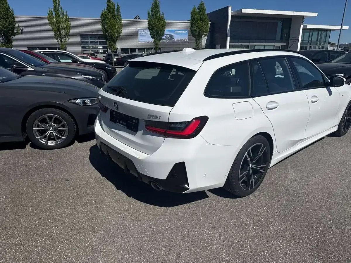 Gebraucht BMW 318 Performance 156 PS (114 kW) 2025 Alpinweiß uni Kombi