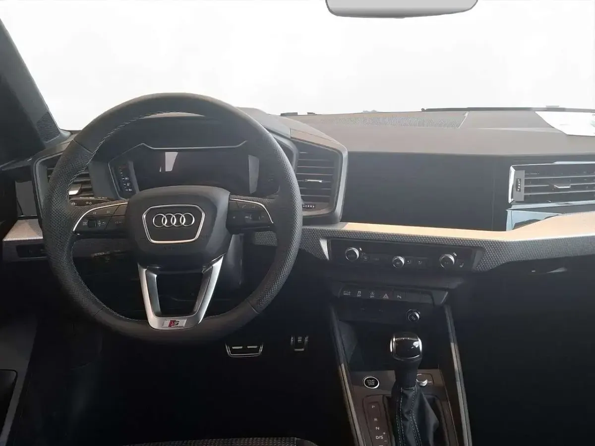 Neu Audi A1 S-Line 207 PS (152 kW) 2025 Distriktgrün metallic SUV