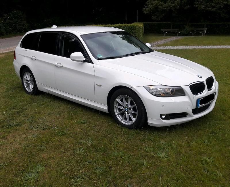 Gebraucht BMW 320 184 PS (135 kW) 2011 Weiß Kombi