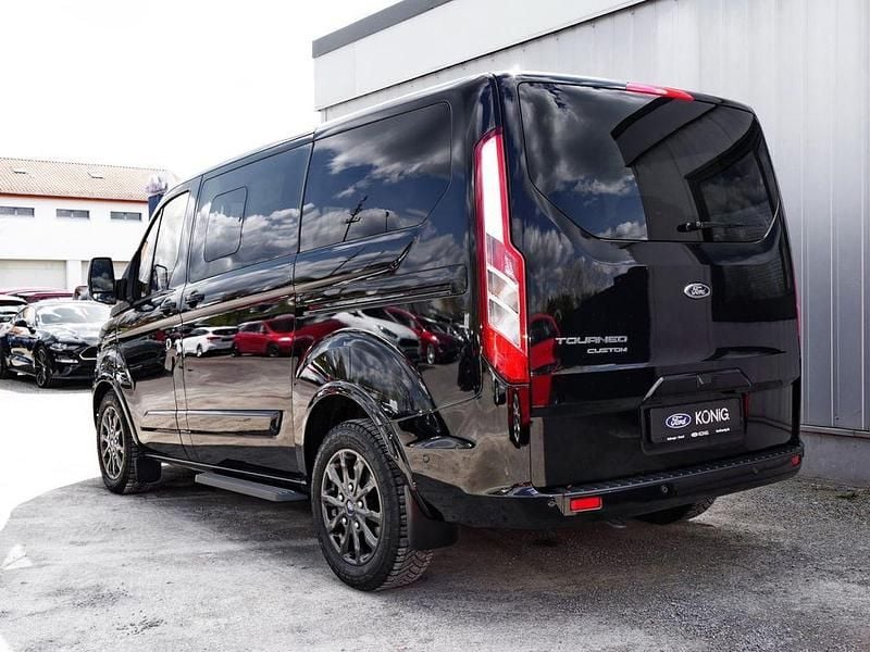Gebraucht Ford Tourneo Limited 131 PS (96 kW) 2022 Obsidianschwarz Van / Kleinbus