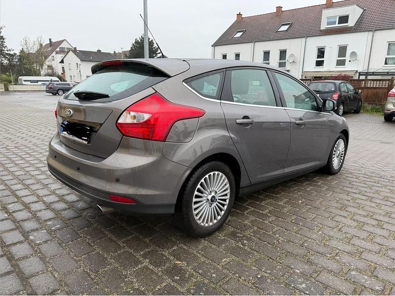 Gebraucht Ford Focus 140 PS (102 kW) 2011 Braun Limousine