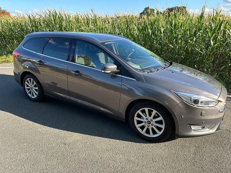 Usata Ford Focus 125 CV (91 kW) 2015 Marrone Berlina