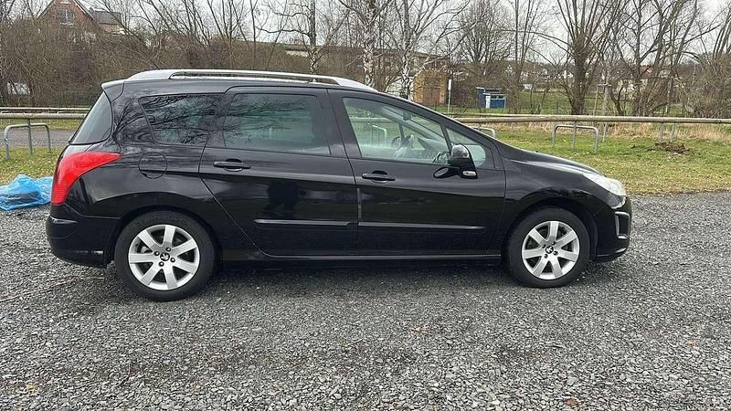 Gebraucht Peugeot 308 SW 111 PS (81 kW) 2013 Schwarz Kombi