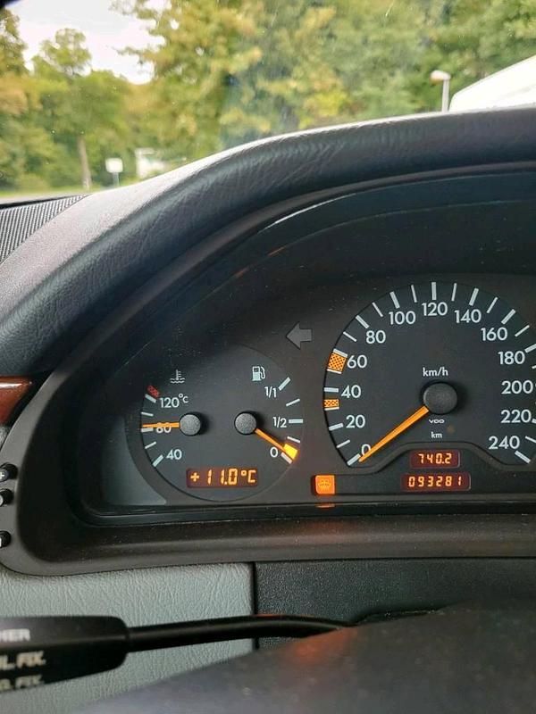 Gebraucht Mercedes E230 150 PS (110 kW) 1995 Blau Limousine