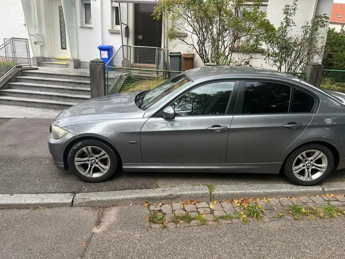 Gebraucht BMW 318 143 PS (105 kW) 2008 Grau Limousine