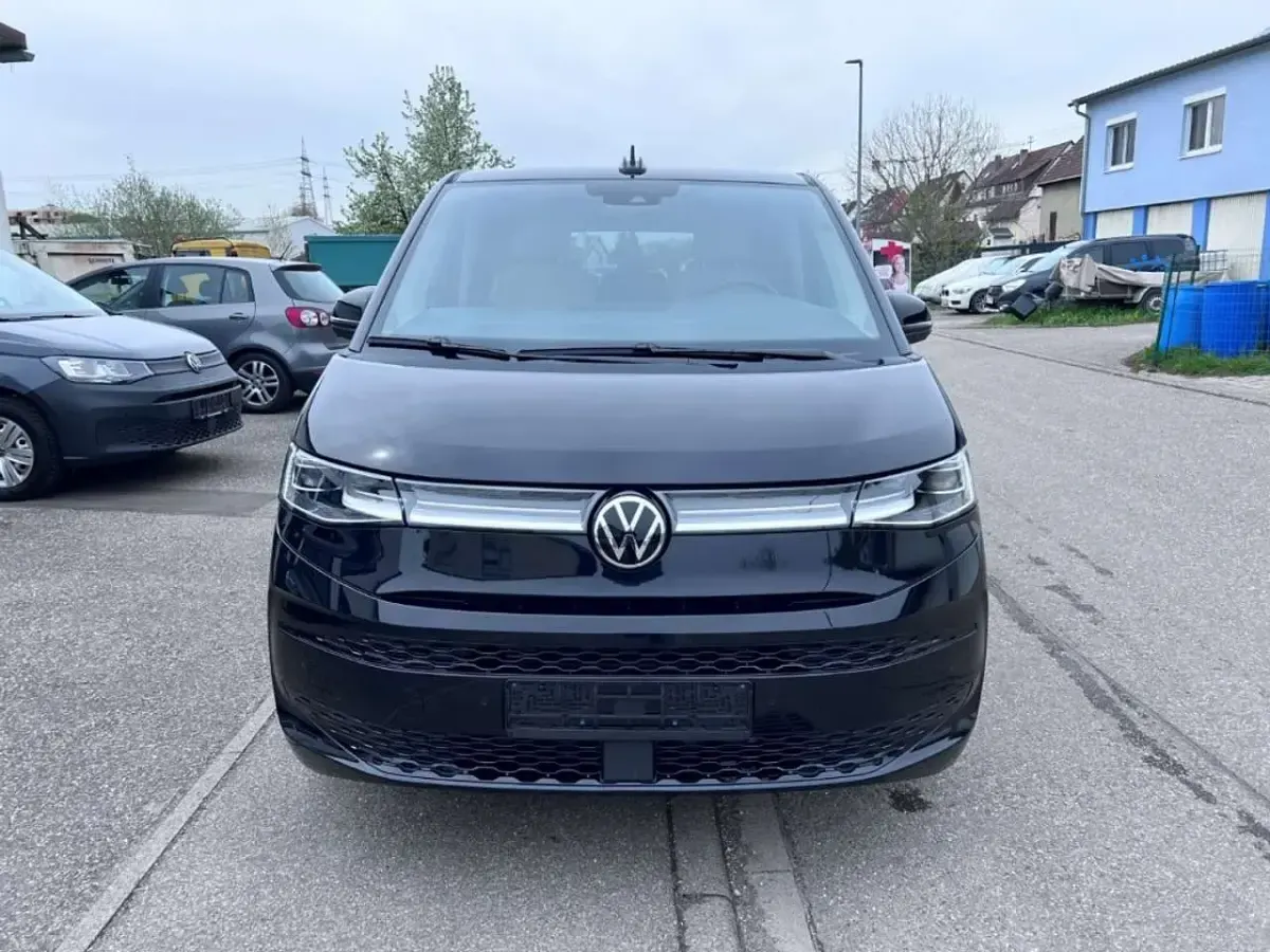 Gebraucht VW Multivan Style 150 PS (110 kW) 2024 Schwarz Van / Kleinbus