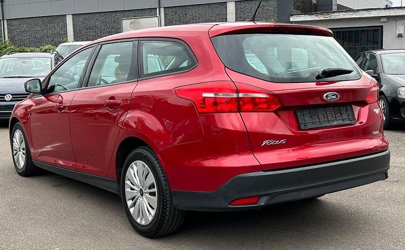 Gebraucht Ford Focus S 101 PS (74 kW) 2016 Rot Kombi
