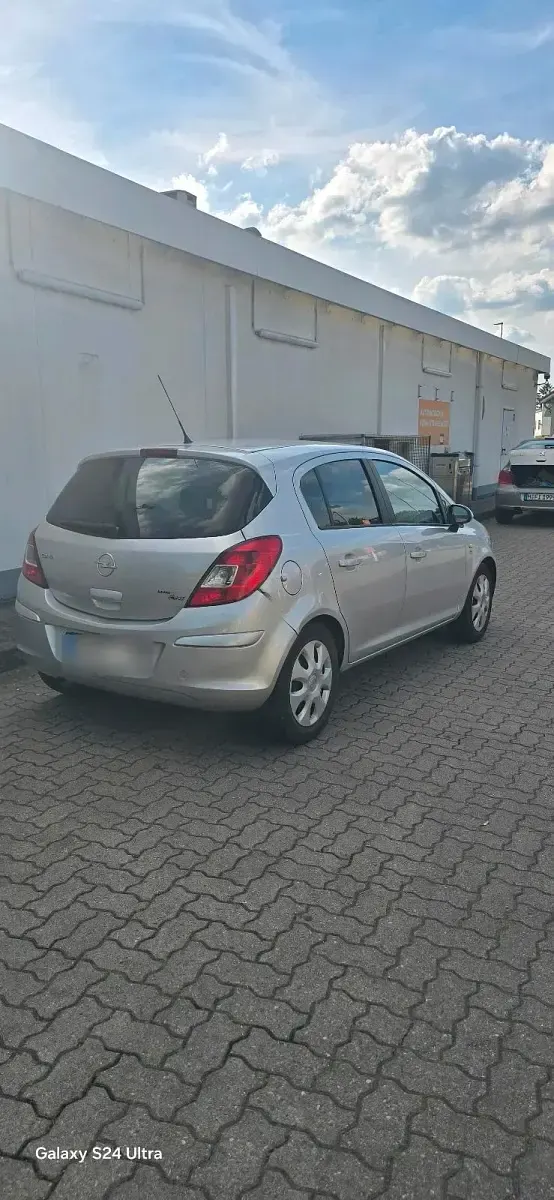 Gebraucht Opel Corsa 90 PS (66 kW) 2010 Silber Kleinwagen