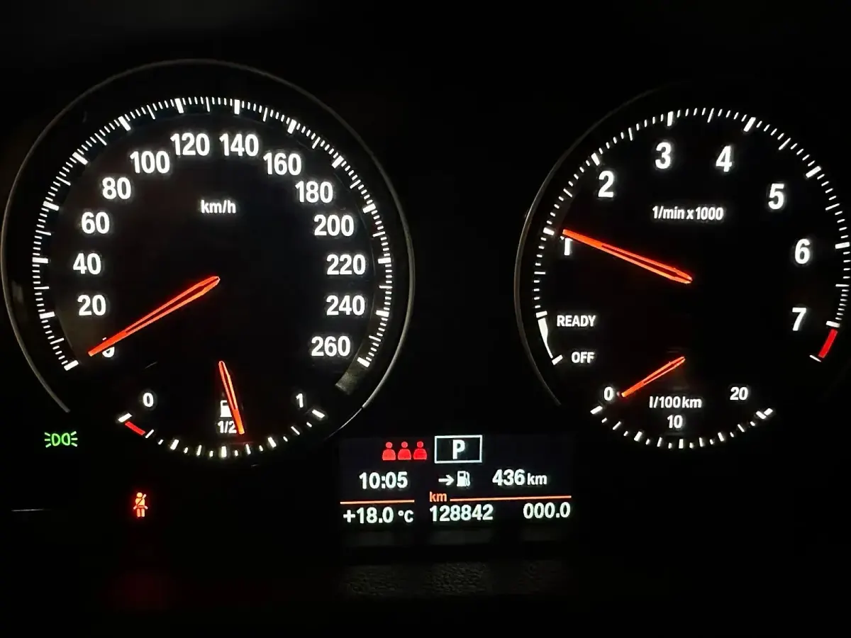 Gebraucht BMW 118 Shadowline 136 PS (100 kW) 2019 Weiß Limousine