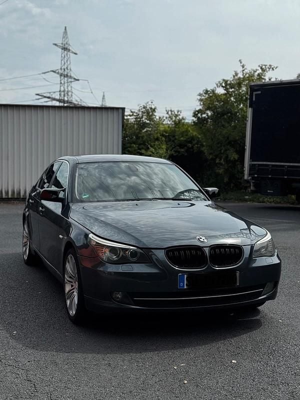Gebraucht BMW 523 190 PS (139 kW) 2007 Grau Limousine