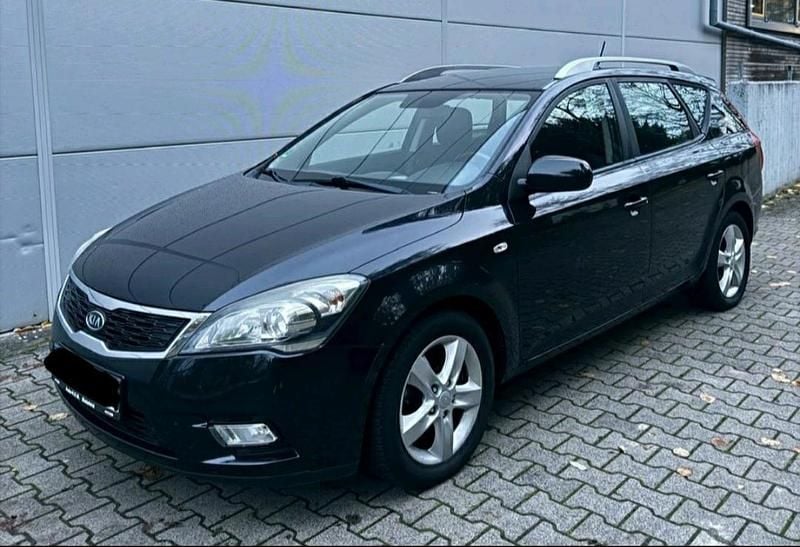 Używany Kia Ceed 135 KM (99 kW) 2010 Czarny Hatchback