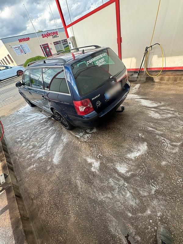 Gebraucht VW Passat 131 PS (96 kW) 2004 Blau Kombi