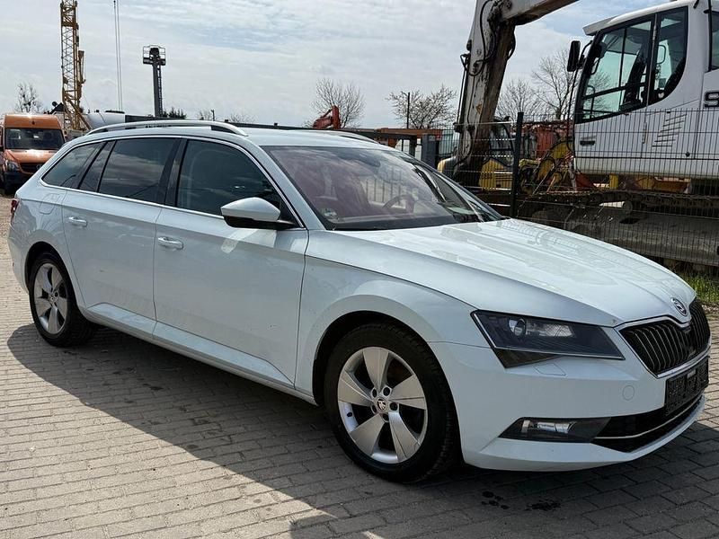 Gebraucht Skoda Superb 150 PS (110 kW) 2016 Weiß Kombi