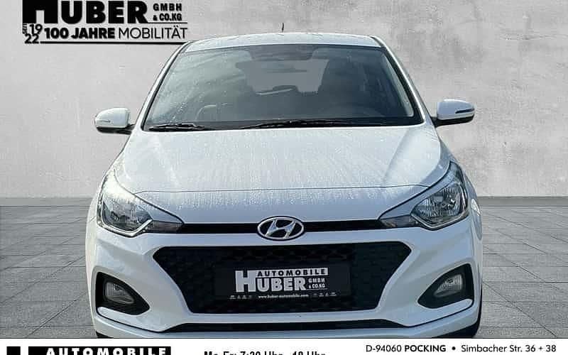 Weiß Gebraucht 2020 Hyundai i20 Select Limousine | 11.990 € (Guter Preis) - Bild 1/4