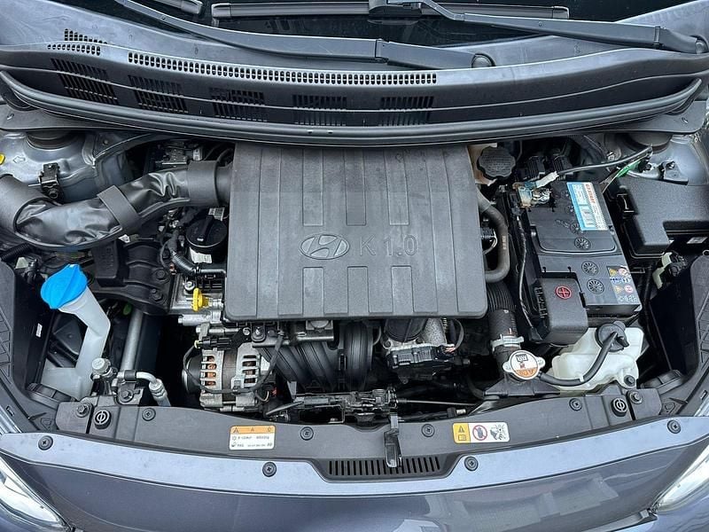 Gebraucht Hyundai i10 Passion 67 PS (49 kW) 2018 Grau Kleinwagen