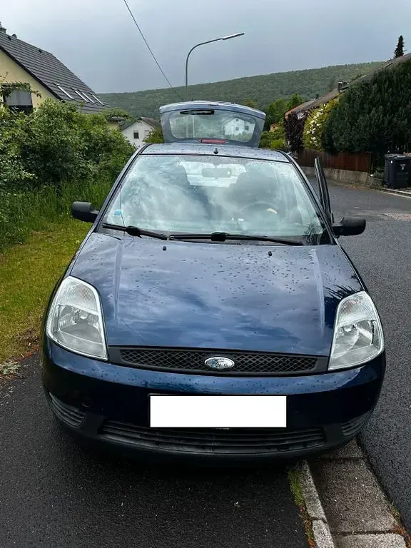 Gebraucht Ford Fiesta Ambiente 69 PS (50 kW) 2004 Blau Kleinwagen