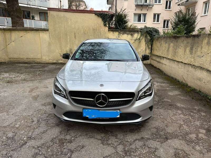 Silber Gebraucht 2018 Mercedes CLA180 Urban Limousine | 18.900 € (Guter Preis) - Bild 1/4