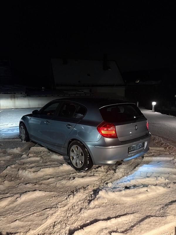 Gebraucht BMW 116 122 PS (89 kW) 2009 Grau Kleinwagen